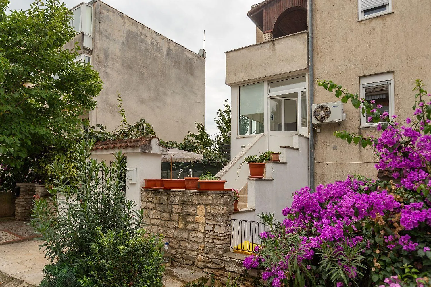 Modernes Apartment Nur 300 Meter Zum Strand Mit Terrasse, Privatparkplatz, Wifi Porec