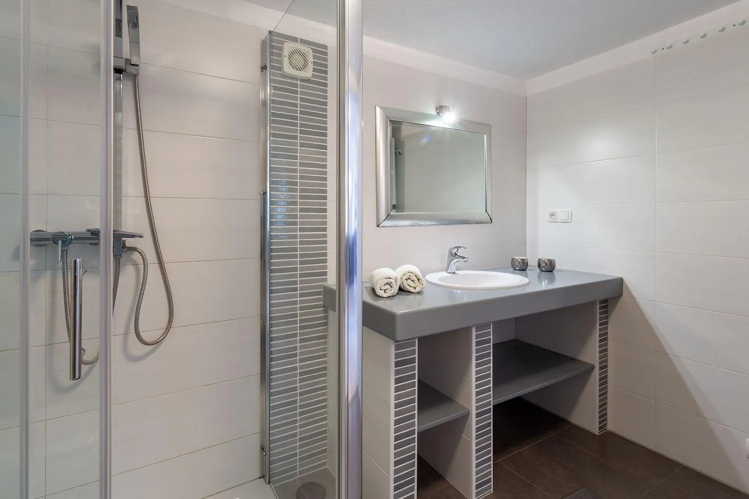 Modernes Apartment Nur 300 Meter Zum Strand Mit Terrasse, Privatparkplatz, Wifi Porec