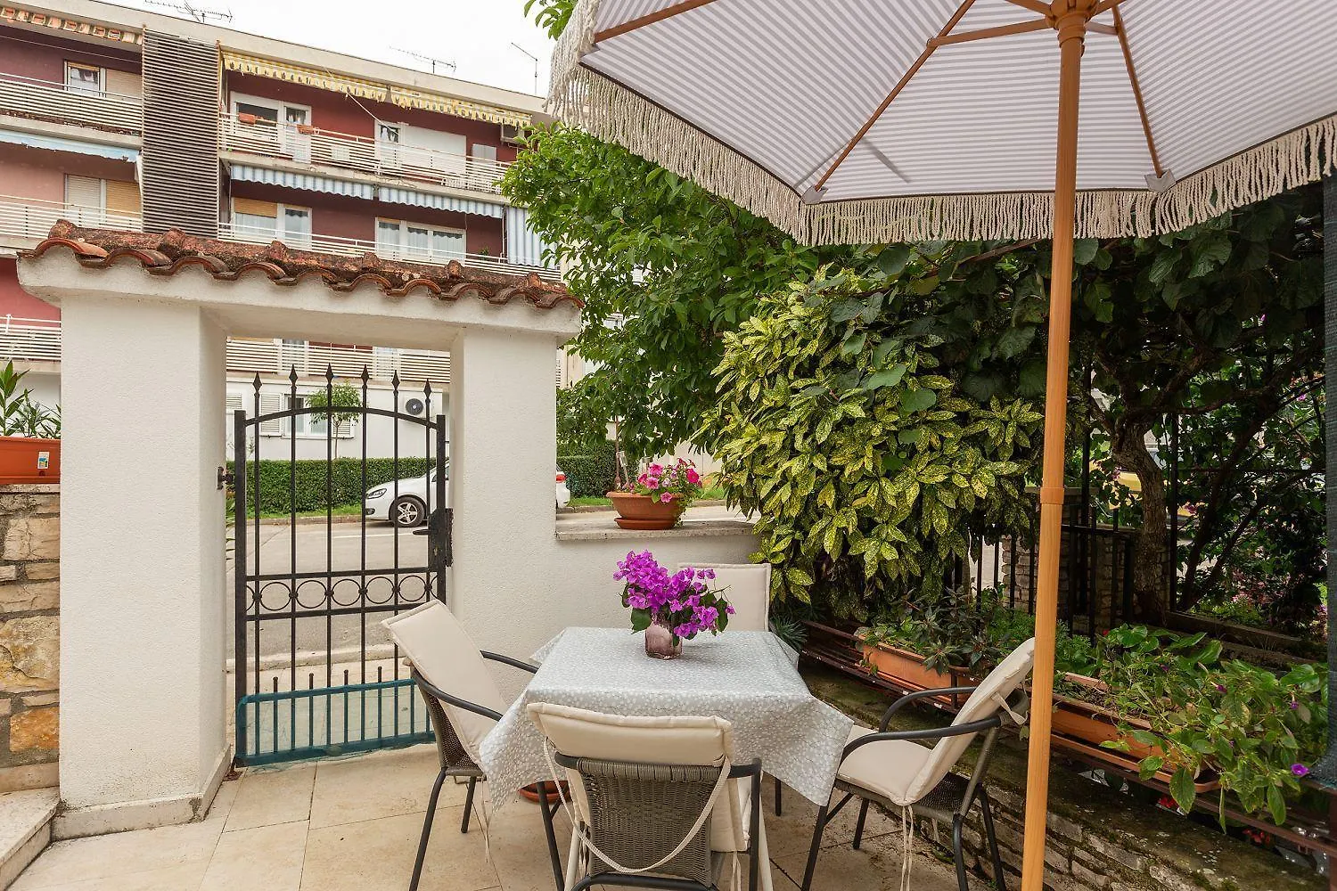 Modernes Apartment Nur 300 Meter Zum Strand Mit Terrasse, Privatparkplatz, Wifi Porec 0*,