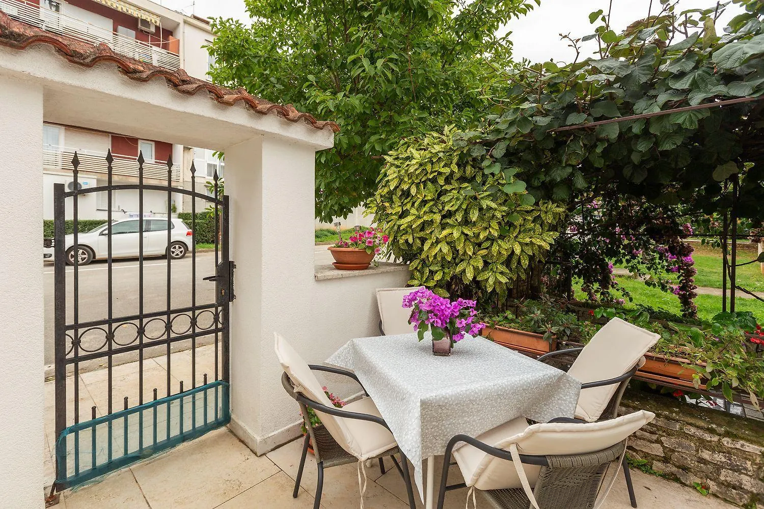 Modernes Apartment Nur 300 Meter Zum Strand Mit Terrasse, Privatparkplatz, Wifi Porec