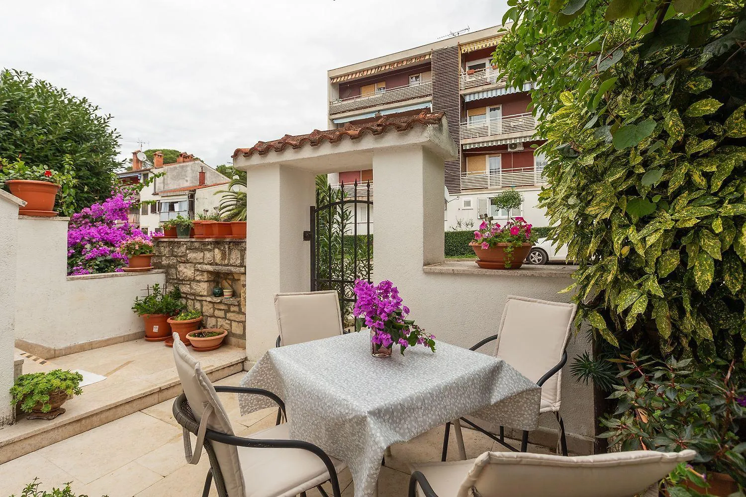 Modernes Apartment Nur 300 Meter Zum Strand Mit Terrasse, Privatparkplatz, Wifi Porec